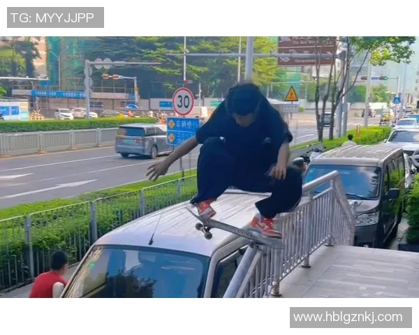 重庆滑板队的灵活性揭秘：滑板巨献带你领略极限运动的魅力与激情